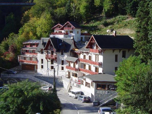 Hotel Les Chalets Brides-les-Bains Exteriör bild