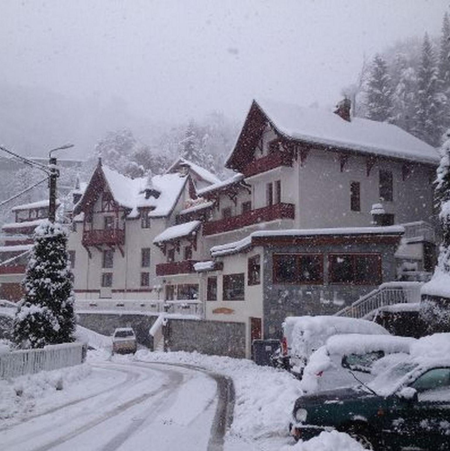 Hotel Les Chalets Brides-les-Bains Exteriör bild